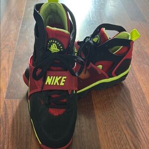 Men’s Nike Huarach sneakers